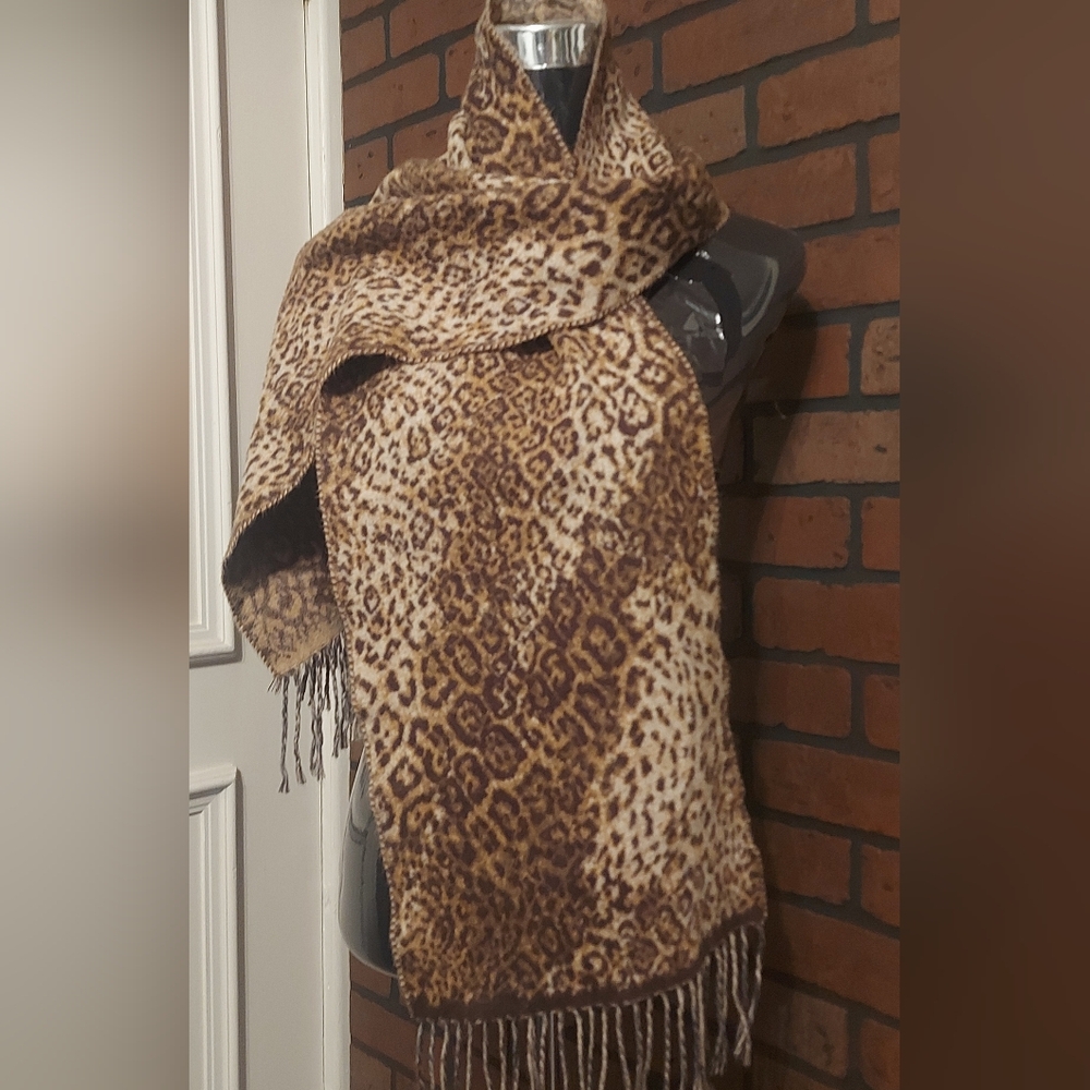 Danier Leopard Print Scarf Fringe Wrap Brown Tan Classic Winter Shawl - Picture 2 of 10